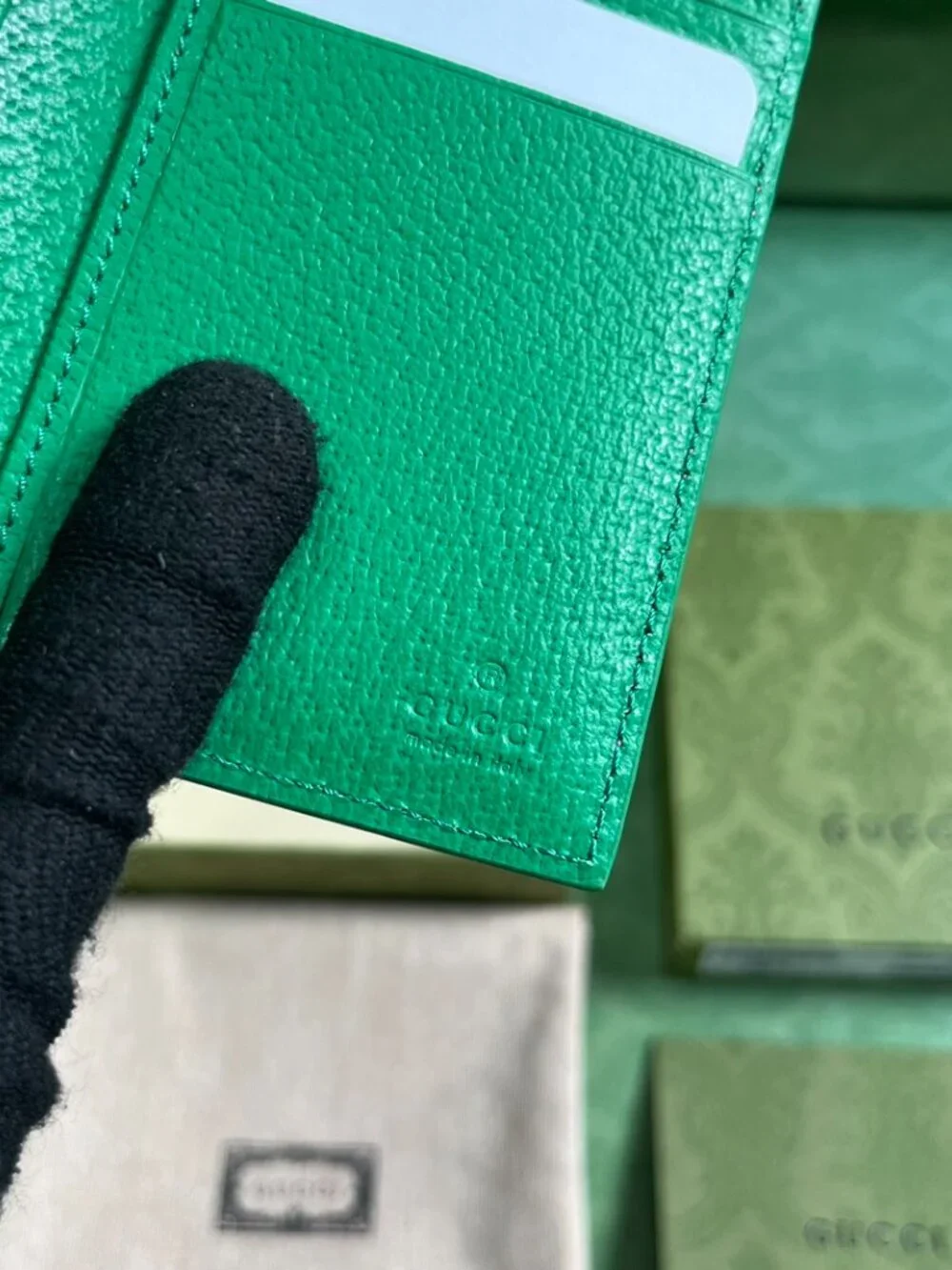 Gucci. dimensions 12